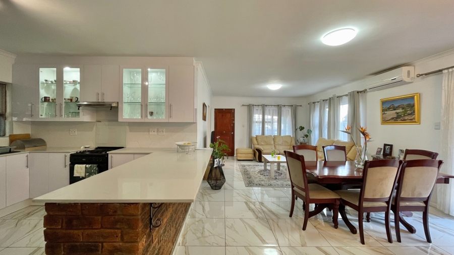 4 Bedroom Property for Sale in Gordons Bay Central Western Cape